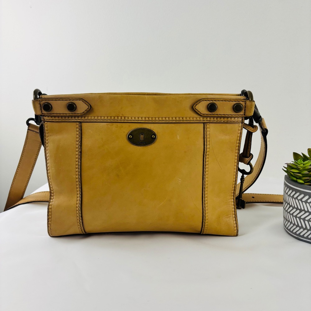 Fossil Tan Leather Crossbody Bag Brass Hardware Turn Lock Key Charm Vtg. Style